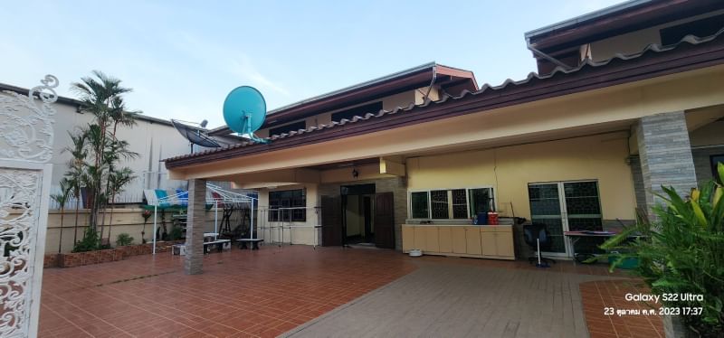 ให้เช่าบ้านเดี่ยวไซส์ใหญ่ ขนาด 270 ตรว. ราคา 52,000 บาทต่อเดือน สัญญา1ปี พร้อมเฟอร์นิเจอร์ ทำเลดีมาก!!ซอยเฉลิมพระเกียรติ 9 