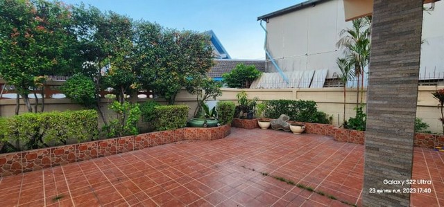 ให้เช่าบ้านเดี่ยวไซส์ใหญ่ ขนาด 270 ตรว. ราคา 52,000 บาทต่อเดือน สัญญา1ปี พร้อมเฟอร์นิเจอร์ ทำเลดีมาก!!ซอยเฉลิมพระเกียรติ 9