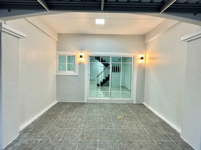 หมู่บ้านนริศา  หลังบ้านไม่ติดใคร  ทาวน์เฮ้าส์ 2 ชั้น  ตกเเต่งใหม่พร้อมอยู่