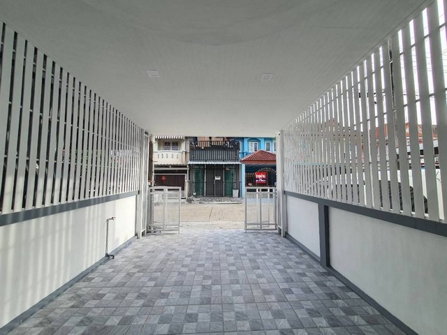 ทาวน์เฮาส์ 2 ชั้น หมู่บ้าน เมืองประชา ซอย หทัยราษฎร์ 37 คลองสามวา กรุงเทพฯ