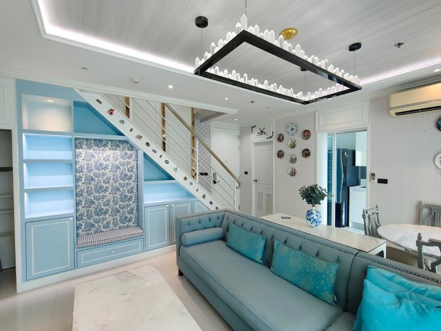 ขายด่วน ..!! The Sky Sukumvit  luxury condoห้องดูเพล็กซ์ 3 ห้องนอน 3 ห้องน้ำ ลดราคาจาก 13.9 ล้านบาท เหลือเพียง 13.3 ล้าน บาทเท่านั้น ชั้น19-20 อาคาร C คอนโดเดอะสกายสุขุมวิท สุขุมวิท103/3 บางนา กทม.พท.ตามโฉนด85ตรม.ไม่รวมระเบียง(แต่เราต่อเติม ตรงโถงฮอลล์ จะได้ พท.ใช้สอยเพิ่มเป็น 90ตรม. โดยผ่านการออกแบบและ รับรองจาก สถาปนิก,วิศวกร ทางโครงการ ปลอดภัยแน่นอนค่ะ)ให้ทุกอย่างที่เห็นในรูปแอร์4ตัวทีวีขนาดใ