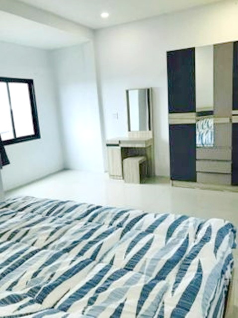 ตลาดพึ่งจิต เฟอร์พร้อมอยู่ 26ตรว. บ้านหัวมุมใหม่ จันทบุรี 156ตรม. 2นอน 2น้ำ 2จอดรถ 3แอร์ ตลาดเจริญสุข ม.รำไพพรรณี ให้เช่า หรือขาย