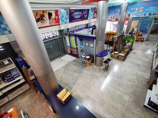 รหัส # KO511 ให้เช่าอาคารพานิชย์ 6 คูหา 4.5 ชั้น พร้อมโกดัง 1800 ตรม. ถนนศรีนครินทร์ ใกล้แยกลำสาลี เหมาะทำโชว์รูมใกล้รถไฟฟ้าสายสีเหลืองและรถไฟฟ้าสายสีส้ม*** ราคาเช่า 240,000 บาท / เดือนอาคารพานิชย์ 6 คูหา 4.5 ชั้น พร้อมโกดัง ถนนศรีนครินทร์ ใกล้แยกลำสาลีเนื้อที่ 181 ตารางวา พื้นที่ใช้สอย ประมาณ 1,800 ตารางเมตร มีพื้นที่จอดรถด้านหน้าและ มีอาคารโกดังเก็บสินค้าอยู่ด้านหลังของตึกเหม�