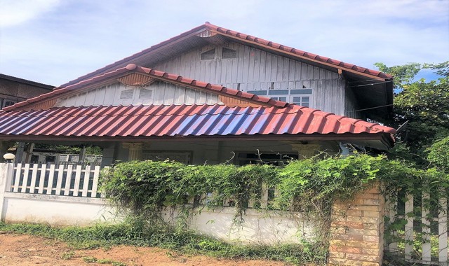 รายละเอียดเพิ่มเติมCode ID : PKK02-14742ราคาขาย        3,328,000 บาท- ขนาดพื้นที่ :   287 ตร.ว (2 งาน / 87 ตร.ว) - พื้นที่ใช้สอย :    220.50 ตร.ม- จำนวนห้อง :   2 ห้องนอน 1 ห้องน้ำ - จอดรถ :          1-2 คัน- บ้านครึ่งตึกครึ่งไม้ :    2 ชั้น- บ้านครึ่งตึกครึ่งไม้หันทางทิศ :- อายุอาคาร :   36 ปีพิกัดทรัพย์ :     https://maps.app.goo.gl/P69RQzgEzG9HJhV79สถานที่ใกล้เคียง- ใกล้มินิบิ๊กซี หอแก้วมุกดาหาร- ใกล้มินิบิ๊กชี สาขาถนนพิทักษ์พนมเขต - ใกล้โลตัส โกเฟรซ ตลาด