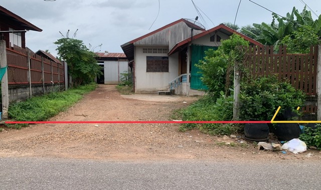 รายละเอียดเพิ่มเติมCode ID : PKK02-14588ราคาขาย        3,305,000 บาท- ขนาดพื้นที่ :   241 ตร.ว (2 งาน / 41 ตร.ว) - พื้นที่ใช้สอย :    155.50 ตร.ม- จำนวนห้อง :   - ห้องนอน - ห้องน้ำ - จอดรถ :          1-2 คัน- บ้านเดี่ยว :    1 ชั้น- บ้านเดี่ยวหันทางทิศ :- อายุอาคาร :   12 ปีพิกัดทรัพย์ :     https://maps.app.goo.gl/RBPrdutYqNfrKLqC7สถานที่ใกล้เคียง- ใกล้ท็อปส์ สาขามุกดาหาร - ใกล้โรงพยาบาลส่งเสริมสุขภาพ ต.บางทรายใหญ่ - ใกล้โรงเรียนชุมชนบางทรายใหญ่- ใกล้โรงเรียน