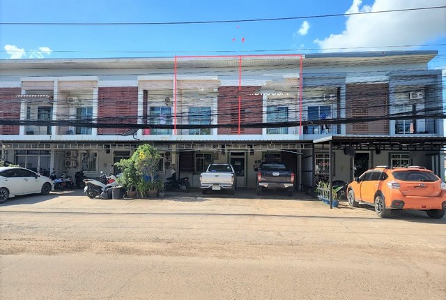 รายละเอียดเพิ่มเติมCode ID : PKK04-05244ราคาขาย       3,514,000 บาท- ขนาดพื้นที่ :   42 ตร.ว - พื้นที่ใช้สอย :   240 ตร.ม- จำนวนห้อง :   12 ห้องนอน 4 ห้องน้ำ (2 คูหา)- จอดรถ :   1 คัน- อาคารพาณิชย์ : 2 ชั้น- อาคารพาณิชย์หันทางทิศ :- อายุอาคาร :   12 ปีพิกัดทรัพย์ :     https://maps.app.goo.gl/a6VqnvYLwTdifUqa7สถานที่ใกล้เคียง- ใกล้โลตัส โกเฟรช ประตูกู่แก้ว- ใกล้โลตัส โกเฟรช ท่าขอนยาง มหาสารคาม - ใกล้โลตัส โกเฟรช มหาวิทยาลัยมหาสารคาม- ใกล้บิ๊กซี ม