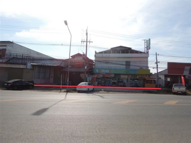 รายละเอียดเพิ่มเติมCode ID :  PKK04-06226ราคาขาย      16,652,000 บาท- ขนาดพื้นที่ :   682.70 ตร.ว (1 ไร่ / 2 งาน / 82.70 ตร.ว) - พื้นที่ใช้สอย :   729 ตร.ม- จำนวนห้อง :  13 ห้องนอน 4 ห้องน้ำ - จอดรถ :    1 คัน- อาคารพาณิชย์ :     2 ชั้น- อาคารพาณิชย์หันทางทิศ :- อายุอาคาร :      10 ปีพิกัดทรัพย์ :    https://maps.app.goo.gl/JuETiGd8ea65DpB37สถานที่ใกล้เคียง- ใกล้โลตัส โกเฟรช ยางสีสุราช มหาสารคาม                 - ใกล้ซีเจ ซูเปอร์มาร์เก็ต สาขายางสีสุราช- ใกล้โรงพยาบาลยางส