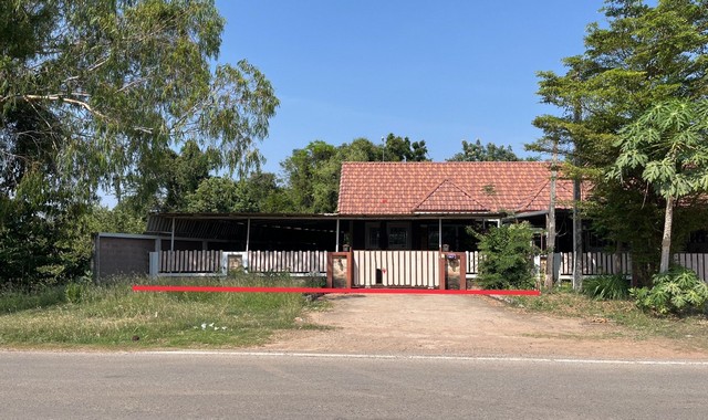 รายละเอียดเพิ่มเติมCode ID : PKK03-05121ราคาขาย      1,544,000 บาท- ขนาดพื้นที่ :   50 ตร.ว - พื้นที่ใช้สอย :    77 ตร.ม- จำนวนห้อง :  2 ห้องนอน 2 ห้องน้ำ           - จอดรถ :    1-2 คัน- ทาวน์เฮ้าส์  :   1 ชั้น- ทาวน์เฮ้าส์หันทางทิศ :- อายุอาคาร :   8 ปีพิกัดทรัพย์ :      https://maps.app.goo.gl/w81zFB562ksKC9on7สถานที่ใกล้เคียง- ใกล้ไทวัสดุ มหาสารคาม- ใกล้แม็คโคร มหาสารคาม - ใกล้บิ๊กซี มหาสารคาม - ใกล้โลตัส เอ็กเพรส ศรีสวัสดิ์ดำเนิน 2สอบถามเพิ่มเติม/น