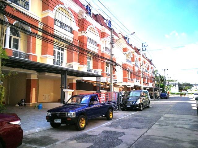 ให้เช่า ทาวน์โฮม 3 ชั้น โครงการ คาซ่าซิตี้ รามคำแหง ติดถนนใหญ่ รามคำแหง รีโนเวทใหม่ทั้งหลัง ใกล้โรงเรียน นานาชาติแอ๊ดเวนต์ 