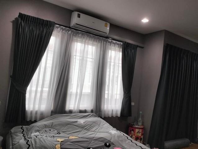 PT12 ขาย ทาวน์เฮ้าส์ 2 ชั้น โกลเด้น ทาวน์ 2 บางนา-สวนหลวง Golden Town 2 Bangna-Suanluang โซนหน้าโครงการ ใกล้คลับเฮ้าส์ เดินทางสะดวกราคาขาย 3,650,000 ล้านบาทติดต่อ คุณช่อผกา 0616198565 LINE 0616198565ทาวน์เฮ้าส์ 2 ชั้น ขนาดใหญ่เนื้อที่ 21.2 ตรว. พื้นที่ใช้สอย 130 ตรม4 ห้องนอน 3 ห้องน้ำหน้ากว้าง 5.7 เมตร จอดรถในบ้านได้ 2 คัน หน้าบ้านได้อีก 1 คันทำเลดีมาก อยู่โซนด้านหน้าโครงการ ใกล้คลับเฮ้าส์เดินทางสะดวก ออกได้หลายเส