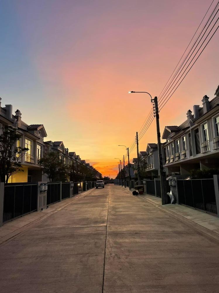 ให้เช่าบ้านทาวน์โฮม เนื้อที่ 22 ตร.ว. 2 ห้องนอน  โครงการหมู่บ้าน Villagio 2 ศรีนครินทร์บางนา ใกล้เมกาบางนา (อนุญาตให้เลี้ยงสัตว์ได้)