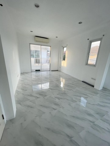 ให้เช่าบ้านเดี่ยวหลังมุมบ้านศรีจันทร์2ชั้น3 ห้องนอน 3 ห้องน้ำบ้านสวยใกล้เซ็นทรัลศาลายา