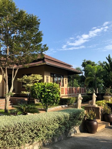 AP101623,500,000 Bath ขายบ้านเดี่ยวโครงการ : พัทยา คันทรี่ คลับ โฮม แอนด์ เรสซิเดนท์ที่ตั้งทรัพย์ :  ตำบลเขาไม้แก้ว อำเภอบางละมุง ชลบุรี 20150พื้นที่ 222.00 ตร.ว (2 งาน / 22 ตร.ว)5 ห้องนอน 5 ห้องน้ำ จอดรถ 3 คันจุดเด่นทรัพย์บ้านเดี่ยว 1 ชั้น ในสนามกอล์ฟการจัดสวนแบบมืออาชีพพร้อมวิวสนามกอล์ฟห้องครัวแบบเปิด และครัวไทยกลางแจ้งห้องนั่งเล่น ลานขนาดใหญ่สำหรับความบันเทิงห้องทำงานขนาดใหญ่สามา