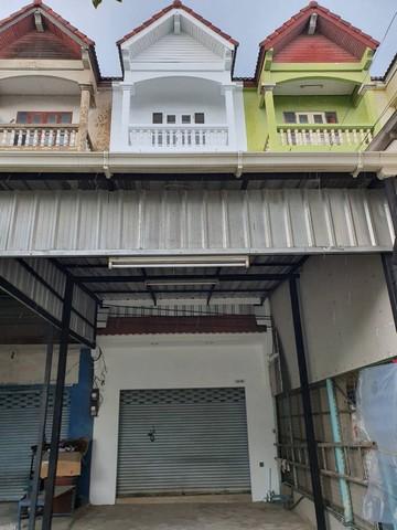 รหัสทรัพย์ R2890 ให้เช่า อาคาพาณิชย์ 3ชั้น ทำการค้าได้ ริมถนนหนามแดง-บางพลี สมุทรปราการราคาเช่า : 20,000 บาท/เดือน ( 24 ตรว. )ราคาเช่า : 30,000 บาท/เดือน ( 27 ตรว. )ติดต่อสอบถามข้อมูลและนัดชมสถานที่ :ติดต่อ : เนย์ โทร : 084-3563945 Line : naynae7824อาคาพาณิชย์ 3ชั้น ทำเลดีทำการค้าได้ ริมถนนหนามแดง-บางพลี สมุทรปราการมี 2 หลังเนื้อที่ 24 ตารางวา และ 27 ตารางวา4 ห้องนอน3 ห้องน้ำที่จอดรถ 1 คันทำเลดีสามารถทำเป็นอ�