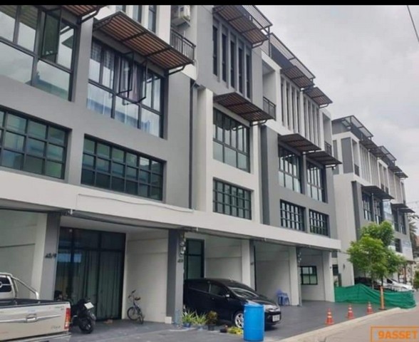 [A780]ให้เช่า 40k ทาวน์โฮม ออฟฟิศ ใหม่เอี่ยม  ลาดพร้าว101 ซอย42 สามารถทะลุลาดพร้าว107 ได้ เหมาะทำโฮมออฟฟิศหรือ ค้าขายได้ เพิ่งสร้างเสร็จ ทาวน์โฮม  3.5 ชั้น 22 ตร.วา พื้นที่ใช้้สอย 308 ตร.ม 4 ห้องนอน 3 ห้องน้ำ มีแอร์ 3 ตัว เพิ่งสร้างเสร็จ  ซอยลาดพร้าว 101 เดินทางสะดวกถนนสามารถลัดได้ไปหลายเส้นทาง ใกล้ห้างสรรพสินค้าหลายแห่ง เซ็นทรัล เดอะมอลล์บางกะปิ  CDC ตลาดสด BigC  lotus Macro โรงพยาบาล เซเว่น  ศ