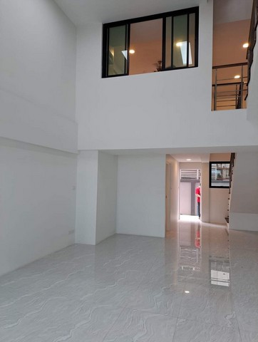 [A780]ให้เช่า 40k ทาวน์โฮม ออฟฟิศ ใหม่เอี่ยม  ลาดพร้าว101 ซอย42 สามารถทะลุลาดพร้าว107 ได้ เหมาะทำโฮมออฟฟิศหรือ ค้าขายได้ เพิ่งสร้างเสร็จ