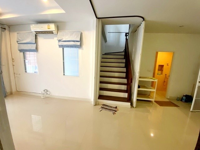 MRT สะพานพระนั่งเกล้า ทาวน์โฮม2ชั้น 21ตรว.ตลาดนกฮูก เซนทรัล รัตนาธิเบศร์  135ตรม. 3นอน 2น้ำ 2จอดรถ 3แอร์