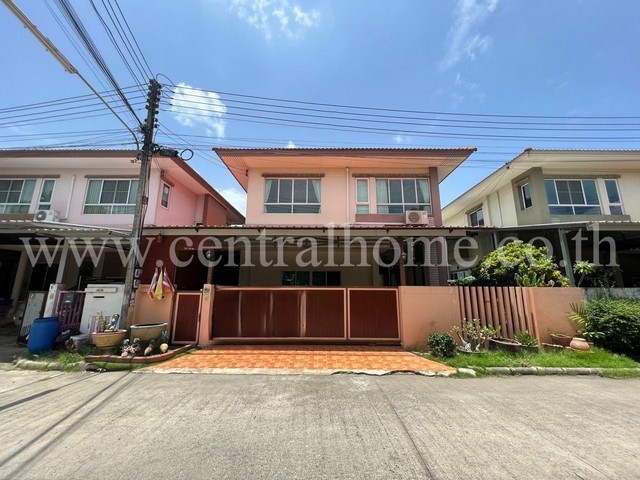 รหัสทรัพย์  4371บ้านแฝด ปภาวรินทร์ เดอะ เนเจอร์ สามพราน นครปฐม พร้อมเฟอร์ฯที่ตั้ง : ตำบล ท่าข้าม อำเภอสามพราน นครปฐม 73110รายละเอียดทรัพย์- บ้านแฝด 2 ชั้น, ขนาดที่ดิน 39.6 ตารางวา, พื้นที่ใช้สอย 130 ตารางเมตร- 3 ห้องนอน, 2 ห้องน้ำ, 1 ห้องรับแขก, 1 ห้องนั่งเล่น, 1 ห้องพระ, 1 ที่จอดรถ- พื้นชั้นล่าง และ ชั้นบน กระเบื้อง- แอร์ติดผนัง 3 เครื่อง, แทงค์น้ำ, เครื่องทำน้ำอุ่น- ต่อเติมห้องนั่งเล่