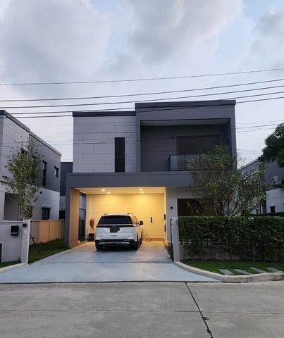 PB3473 ขายบ้านเดี่ยว 2 ชั้น โครงการ เซนโทร บางนา ใกล้เมกะบางนา ตกแต่งพร้อมเข้าอยู่ ติดต่อ คุณบิว 081 252 3279 หรือ 061 619 8565ID line : 061 787 9691ราคาขาย 9,800,000 บาท ค่าโอนคนละครึ่งบ้านเดี่ยว 2 ชั้น โครงการเซนโทร บางนา ซอยขนานกับซอยราชวินิตบางแก้ว- เนื้อที่ 57 ตารางวา- พื้นที่ใช้สอย : 164 ตร.ม.- 3 ห้องนอน 3 ห้องน้ำ- 1 ห้องนั่งเล่น + 1 ห้องน้ำ- 1 ห้องครัว- 1 ห้องครัวเล็ก เคาว์เตอร์บิ้วอิน- 1 ห้องเก็บของ- จอดรถได้ 2 