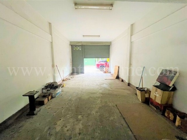 R2 ตึกแถว 4 ชั้น ซอย เรวดี 69 ใกล้เลี่ยงเมืองนนทบุรีซอย 4 และ ประชาอุทิศ