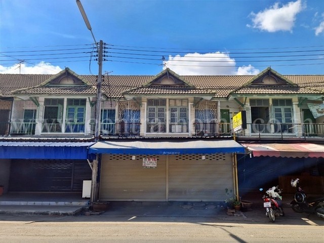 รหัสทรัพย์  4797ทาวน์โฮม พฤกษา 17 ลำลูกกา - คลองสาม ทำเลค้าขายที่ตั้ง : ตำบลลาดสวาย อำเภอลำลูกกา ปทุมธานี 12150รายละเอียดทรัพย์- ทาวน์เฮ้าส์ 2 ชั้น, ขนาดพื้นที่ 23 ตารางวา, พื้นที่ใช้สอย 122 ตารางเมตร- 3 ห้องนอน, 2 ห้องน้ำ, 1 ห้องนั่งเล่น, 1 ห้องครัว- หน้าบ้านติดถนน ชลมาร์คพิจารณ์- ทำเลดี เหมาะค้าขายสถานที่และทำเลใกล้เคียง- ใกล้รถไฟฟ้า คูคต สายสีเขียว- เซียร์รังสิต, ฟิวเจอร์พาร์ค