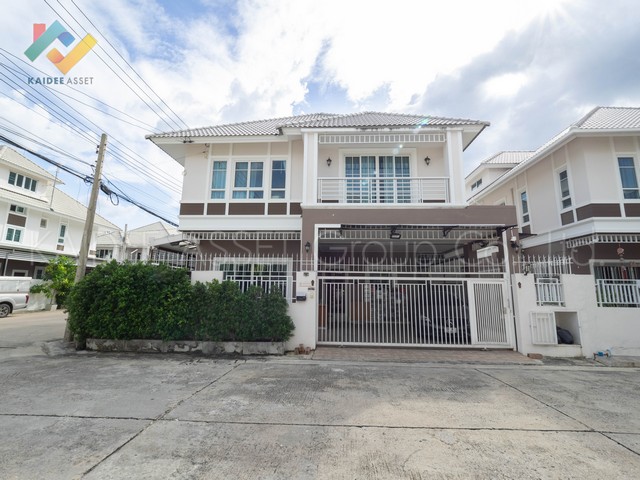 รหัสทรัพย์ : 99053บ้านเดี่ยว อิ่มอัมพร 2 ราชพฤกษ์ สาทร หลังมุมที่ตั้ง : ซอย ราชพฤกษ์ 9 ถนนบางแวก แขวงบางเชือกหนัง เขตตลิ่งชัน กรุงเทพ 10170รายละเอียด- บ้าน 2.5 ชั้น พื้นที่ 57.5 ตารางวา- พื้นที่ใช้สอย 250 ตารางเมตร- 4 ห้องนอน 4 ห้องน้ำ - 1 ห้องรับแขก 1  ห้องนั่งเล่น- 1 ห้องครัวบิวท์อิน ต่อเติม ครัวไทยด้านหลัง- จอดรถ 2 คันในบ้าน ข้างบ้าน 2 คัน- เครื่องปรับอาอาศ 6 เครื่อง เครื่องทำน้ำอุ่น 2 เ