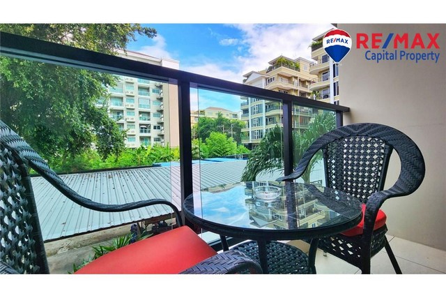 สำรวจสยาม โอเรียนเต็ล เอเลแกนซ์ ในพระตำหนัก นำเสนอที่พักแบบ 1 ห้องนอนอันมีสไตล์ ขนาด 35 ตร.ม. พร้อมทิวทัศน์เมืองอันน่าหลงใหล ใช้ชีวิตอย่างสะดวกสบายบนทำเลศักยภาพแห่งนี้ พร้อมยกระดับไลฟ์สไตล์ของคุณด้วย Siam Oriental Eleganceคุณสมบัติที่สำคัญ:1 ห้องนอน,35 ตร.ม.ชั้น 2วิวเมืองกรรมสิทธิ์ในต่างประเทศค่าโอน 50/50ค่าบำรุงรักษา 39 บาท/ ตร.ม.