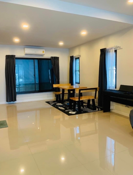 ขายทาวน์โฮม 3 ชั้น เพล็กซ์บางนากม 5 ติดถนนบางนา กม 5 มี 3 ห้องนอน 4 ห้องน้ำ