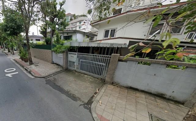 PT12 ขาย ที่ดิน พร้อม บ้านเดี่ยว ซอย นราธิวาสราชนครินทร์ 10 สาทรซอย 11 ติดถนนเมน ใกล้ BTS เซนต์หลุยส์ บ้านหันทิศตะวันออกเฉียงใต้ราคาขาย 39,900,000 บาทติดต่อ คุณช่อผกา 0616198565 LINE 0616198565บ้านเดี่ยว 2 ชั้น ซอยนราธิวาสราชนครินทร์ 10เนื้อที่ 60 ตารางวา4 ห้องนอน 2 ห้องน้ำจอดรถ 2 คันบ้านหันทิศตะวันออกเฉียงใต้ทำเลใจกลางเมือง ติดถนนเมน นราธวาสราชนครินทร์ ซอย 10เหมาะสำหรับ Renovate เป็นบ้านอยู่อาศัย