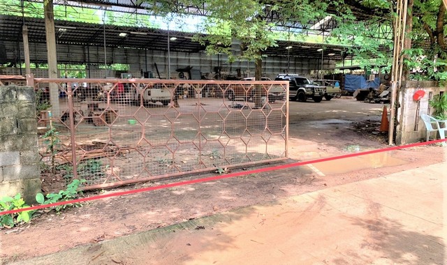 รายละเอียดเพิ่มเติมCode ID :   PKK02-15462ราคาขาย       4,134,000 บาท- ขนาดพื้นที่ :  533 ตร.ว (1 ไร่ / 1 งาน / 33 ตร.ว)- พื้นที่ใช้สอย :   130 ตร.ม- จำนวนห้อง :  3 ห้องนอน 2 ห้องน้ำ- จอดรถ :        1 คัน- บ้านเดี่ยว :     1 ชั้น- บ้านเดี่ยวหันทางทิศ :- อายุอาคาร :    15 ปีพิกัดทรัพย์   :    https://maps.app.goo.gl/hZHUTbTF6A3WYjhL6สถานที่ใกล้เคียง- ใกล้แม็คโคร ยโสธร- ใกล้ซีเจ มอร์ สาขาหน้าโรงพยาบาลยโสธร- ใกล้บิ๊กซีมินิ ตลาดเทศบาล 1 ยโสธร- ใกล้ตลาดนัดบ้านสิง ส