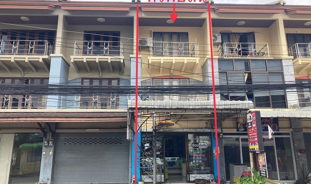 รายละเอียดเพิ่มเติม Code ID : PKK04-06082  ราคาขาย  5,850,000 บาท- ขนาดพื้นที่ :  21.00 ตร.ว. - พื้นที่ใช้สอย :   192.00 ตร.ม.- จำนวนห้อง :  3 ห้องนอน 3 ห้องน้ำ - ที่จอดรถ :    1   คัน- บ้านหันทางทิศ : - พิกัดทรัพย์ : https://maps.app.goo.gl/ZHDN3gDwUqCNRNCt5    สถานที่ใกล้เคียง- ใกล้โรงพยาบาลกรุงเทพ สมุย- ใกล้โรงพยาบาลสมุยอินเตอ  - ใกล้โลตัสเอ็กซ์เพรสตลาดดาว- ใกล้ โลตัส เกาะสมุย  สอบถามเพิ่มเติม/นัดชมโทร. 097-419-5982(พลอย)โทร. 096-932-4624(ออมสิน)Line : @panaya (มี@ด้