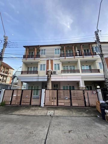 BS722  ขายอาคารพาณิชย์ 3 ชั้น 23 ตรว. ถนนซอยนาวงพัฒนา ใกล้สนามบินดอนเมือง ใกล้รถไฟฟ้าสายสีแดง ** มี 2 คูหาติดกัน ** contact : คุณบัว Bua Agent 0936464597, 0826914598Line : Bua093*** ราคาขาย 4.5 ล้านบาท /หลัง BS722 ขายอาคารพาณิชย์ 3 ชั้น 23 ตรว. ถนนซอยนาวงพัฒนา ใกล้สนามบินดอนเมือง ใกล้รถไฟฟ้าสายสีแดง ** มี 2 คูหาติดกัน ** *** ราคาขาย 4.5 ล้านบาท /หลัง อาคารพาณิชย์ ติดถนนใหญ่ ใกล้สนามบินดอนเมือง ใกล้รถไฟฟ้าสายสีแดง อาคารมี 3 ชั�