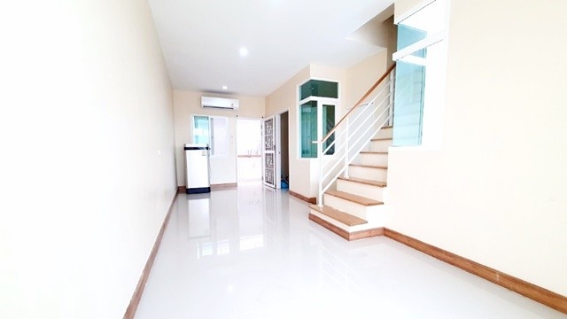 ชัยพฤกษ์ - วงแหวน  3แอร์ โกลเด้น สารสาสน์วิเทศไทรน้อย โรงพยาบาล บ้านเดี่ยว2ชั้น 21ตรว. 152ตรม. 3นอน 2น้ำ