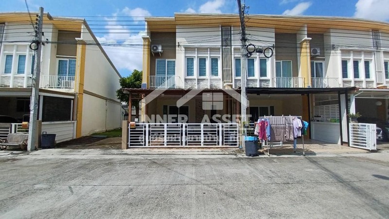 ขายทาวน์โฮม   โกลเด้นทาวน์ (งามวงศ์วาน - ประชาชื่น)  พื้นที่ 23.9 ตารางวา 3 นอน 3 น้ำ 1 โถง 1 ครัว 1 ห้องอเนกประสงค์ 2 จอดราคา 4,190,000 บาทสิ่งอำนวยความสะดวก- แอร์ 3 เครื่อง- ทีวี 1 เครื่อง (ห้องนอน)- มุ้งลวด เหล็กดัด ผ้าม่าน- เครื่องทำน้ำอุ่น 1- ปั้มน้ำ แท้งค์น้ำ- รปภ. 24 ชั่วโมง- สนามเด็กเล่น, สวนสาธารณะ- ฟิตเนส- สโมสรสถานที่ใกล้เคียง- กระทรวงสาธารณสุข- รถไฟฟ้าสายสีม่วง สถานีกระทรวงสาธาร