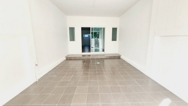 หมู่บ้านอิมพีเรียลเพลส บางบัวทอง (ซอยวัดลาดปลาดุก) ทำเลดี  ตกเเต่งใหม่พร้อมอยู่