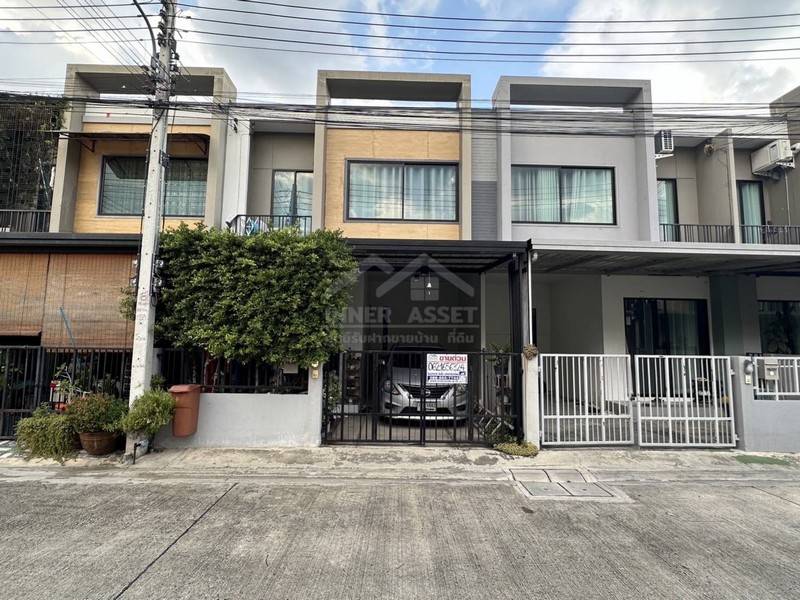 ทาวน์โฮม 2 ชั้นสไตล์โมเดิร์น ใกล้ถนนใหญ่S GATE กรุงเทพฯ-ปทุมธานีพื้นที่ 18.8 ตรว. ขนาด 3 นอน 2 น้ำ ฟรีแอร์ 2 ตัวปั้มน้ำ แท้งค์ น้ำ ครัวบิ้ว อิน พร้อมเฟอร์นิเจอร์ ราคา 2,590,000 บาท สิ่งอำนวยความสะดวกสระว่ายน้ำคลับเฮ้าส์สวนสาธารณะระบบรักษาความปลอดภัยDouble Security GateCCTV รอบโครงการห้องอ่านหนังสือสถานที่ใกล้เคียงบิ๊กซี-เมเจอร์ ปทุมธานีเทสโก้ โลตัส ปทุมธานีรร.ปทุมวิไลรพ.ปทุมธานีเดอะ 
