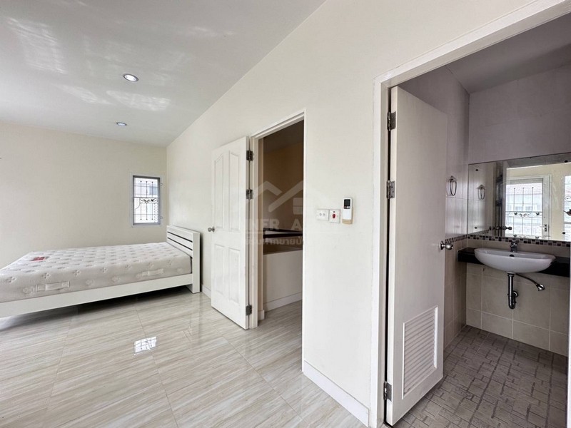 หมู่บ้านมณีรินทร์ พาร์ค ไทรม้า  อ.เมือง จ.นนทบุรี