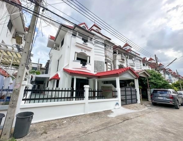 ให้เช่าบ้านแฝด HOME AVENUE สุขุมวิท101/1 อุดมสุข 51 ซอยประวิทย์และเพื่อน  ใกล้ BTSปุณวิถี