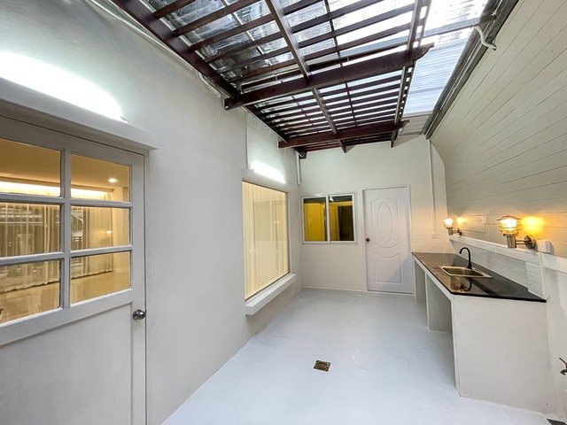 ให้เช่าโฮมออฟฟิศ 3.5 ชั้น 2 คูหาตีทะลุ 425 ตรม. 5 นอน บ้านกลางกรุงแกรนด์เวียนนา พระราม3 ตกแต่งใหม่ทั้งหลัง ใกล้สาทร,สีลม, Central rama3