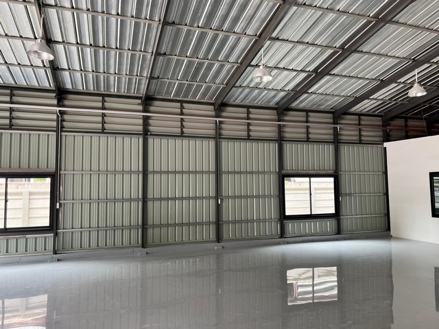 ให้เช่าโกดัง 380 ตารางเมตร ย่านโชคชัย4 ลาดพร้าววังหิน ใกล้MRTโชคชัย4ภายในเคลือบผิวพื้นอย่างดีด้วย epoxy