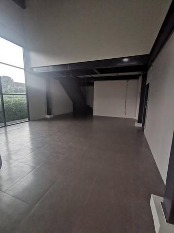 ให้เช่าโกดังพร้อมออฟฟิศ ย่านทาวน์อินทาวน์ โกดังพื้นที่ 300 ตรม. ออฟฟิศ 3.5 ชั้น พื้นที่ 289 ตรม. พร้อมลิฟท์ ใกล้เลียบด่วน