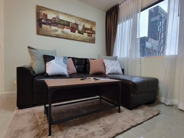 One Thonglor, spacious, safe, private, 7th floor, BTS Thonglor.***Service for selling/renting houses, condos and giving advice. If interested, contact at any time***Interested in additional details or pictures or making an appointment to see the room?Contact Ekachai (Aui)T. 089-799-5598Line ID : @auiauiaui001 (add @ in front as well)-------------------------------------------------- ------------Room type: 1 bedroom, 1 bathroomSize 50 sq m., 7th floorClean room, beautifully decorated, ready to move in.details-------------------------------------------------- ------------Rental price: 22,000 baht per monthSelling price: 4.5 million baht-------------------------------------------------- ------------* Complete electrical appliances- Air conditioning- fridge- TV- washing machine-------------------------------------------------- ------------*Facilities worth using- Key card- Fitness- Laundry shop- park-------------------------------------------------- ------------*Nearby important places (Ba