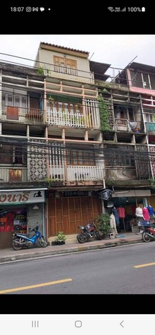 BRA433 ให้เช่าและขายอาคารพานิชย์4ชั้น  รัชดา ห้วยขวาง ดินแดง ใกล้ MRT ห้วยขวาง3ห้องนอน 3 ห้องน้ำ ขนาด 15 ตร.วา ใกล้แหล่งชุมชน ใกล้ป้ายรถเมลล์2ห้องน้ำในตัว ไฟฟ้า ประปาพร้อมให้เช่า 25,000 บาท /เดือนประกัน 2 เดือน ล่วงหน้า 1 เดือนขาย 8.5ล้านบาทที่ตั้ง ::  ถ. รัชดาภิเษก แขวงดินแดง เขตดินแดง กรุงเทพมหานคร 10400ติดต่อ : คุณสราวุฒิ Tel. 0994108945 Line : 0994108945 PL. Real Estate Broker บริการรับฝากขาย คอนโด บ้าน ที่ดิน อสังห