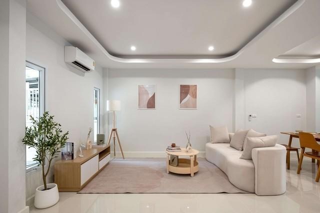 PB3488 ขายทาวน์โฮม 2 ชั้น ซอยปรีดี พนมยงค์ ตกแต่งสวย สไตล์ Modern Minimal บ้าน รีโนเวทใหม่ทั้งหลัง
