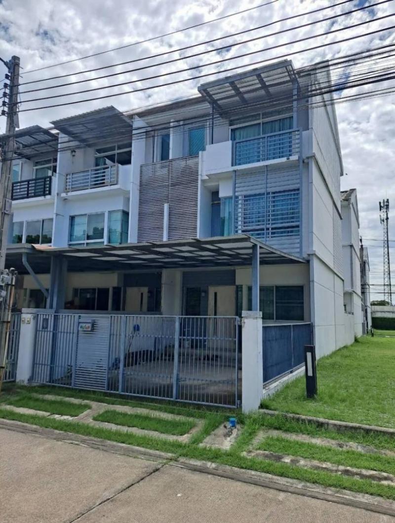 ให้เช่าทาวน์โฮม 3 ชั้น พื้นที่ใช้สอย 21 ตารางเมตร  3 ห้องนอน 3 ห้องน้ำ โครงการบ้านใหม่ พระราม9-ศรีนครินทร์ เฟอร์นิเจอร์ครบพร้อมอยู่