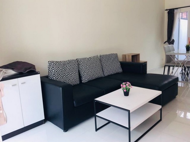 P141 ให้เช่า ทาวน์โฮม 3 ชั้น พาทิโอ ซอยพัฒนาการ 38 PATIO Pattanakarn 38 เดินทางสะดวก บ้านว่าง 19 พฤศจิกายน 2566 ให้เช่า 27,000 บาท/เดือน ประกัน 2 ล่วงหน้า 1ติดต่อ คุณช่อผกา 0616198565 LINE 0616198565 ขนาด 20.10ตรว . หน้ากว้าง5.5 เมตร3 ห้องนอน 3ห้องน้ำ จอดรถได้2คันเครื่องใช้ไฟฟ้า1.แอร์ครบ  2. ทีวี 2 3.ตู้เย็น1 4.เครื่องทำน้ำอุ่น 1 5.กล้องวงจรปิด ทุกชั้น ด้านหน้า-หลัง6. ชุดรับแขก 7. โต๊ะทานอาหาร 8 เค้าเตอร์ครัว  9.ประตูเข้า-ออก ระบ�