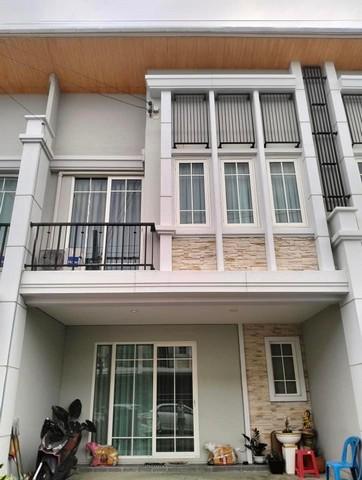 ขายทาวน์เฮ้าส์2ชั้นโครงการโกลเด้นทาวน์2บางนา-สวนหลวงโซนหน้าโครงการใกล้คลับเฮ้าส์ราคาขาย 3,650,000 บาทที่ตั้ง ถนนกาญจนาภิเษก แขวงดอกไม้ เขตประเวศ กรุงเทพมหานครติดต่อ : คุณภัสพงณ์ 063-409-8164Line : deedaa23เนื้อที่ 21.2 ตารางวา พื้นที่ใช้สอย 130 ตารางเมตร กว้าง 5.7 เมตร จำนวน 2 ชั้น 4 ห้องนอน 3 ห้องน้ำ จอดรถ 2 คันทำเลดี อยู่โซนด้านหน้าโครงการ ใกล้คลับเฮ้าส์เดินทางสะดวก ออกได้หลายเส้นทางส�