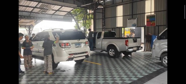 ขายอู่ซ่อมรถพร้อมเครื่องจักรเครื่องมือและมีใบ รง4. เขต อ.บ้านบึง จ.ชลบุรี