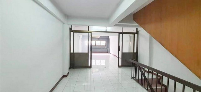 ให้เช่าอาคารพาณิชย์ 4.5 ชั้น ทำเลถนนสุขุมวิท101/1 วชิรธรรมสาธิตซอย4ต้นซอย