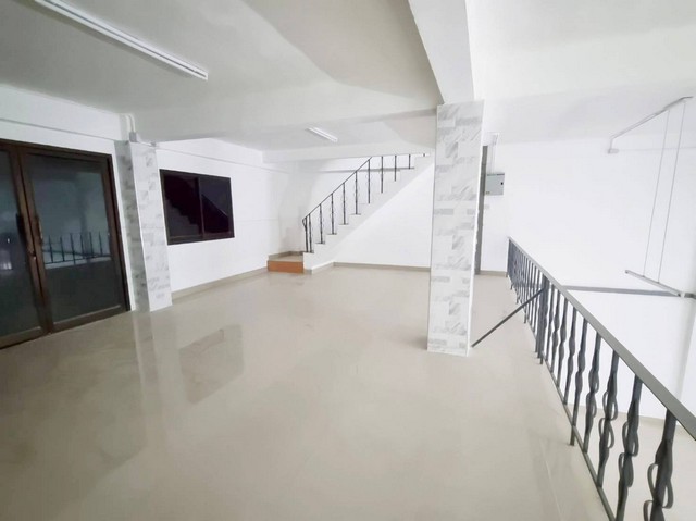 ให้เช่าอาคารพาณิชย์ 2 คูหา เช่าตึก5.5ชั้น2คูหาตีทะลุกัน ทำเลพระราม2ซอย69